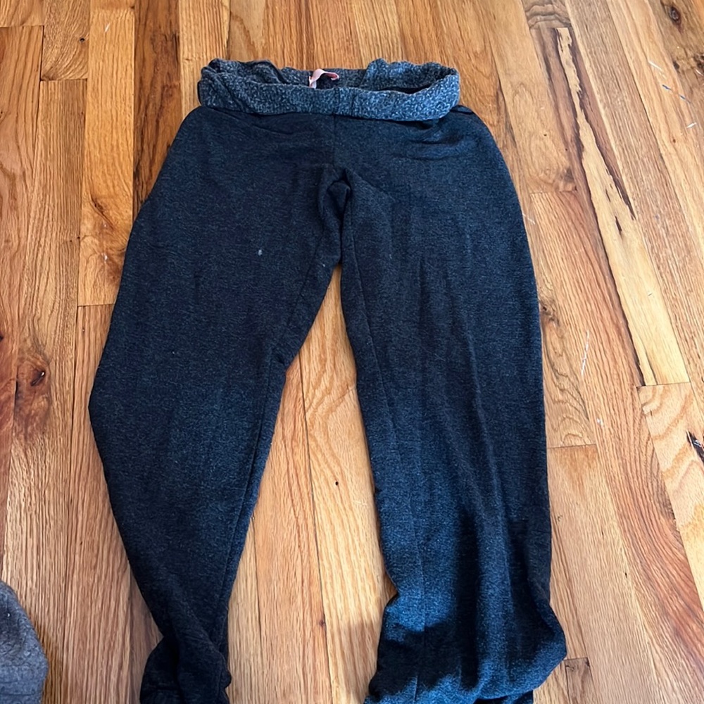 Charcoal grey sweatpants gently worn size small